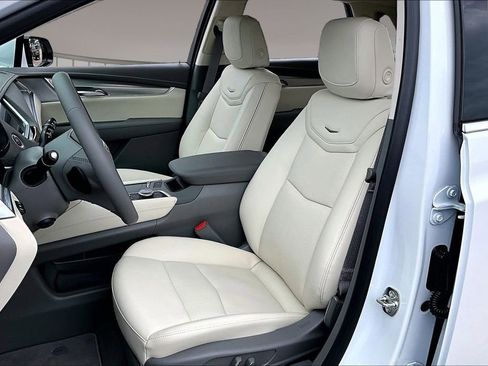 New 2026 Cadillac XT5 Premium Luxury w/ Driver Assist Package FWD image 9
