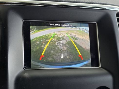 Used 2021 Jeep Grand Cherokee Laredo AWD/4WD image 12