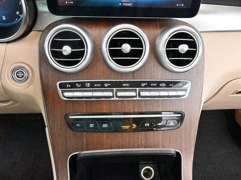Used 2021 Mercedes-Benz GLC 300 4MATIC image 23