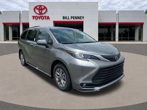 New 2026 Toyota Sienna XLE FWD image 7