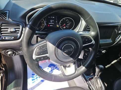 Used 2019 Jeep Compass Latitude FWD image 13