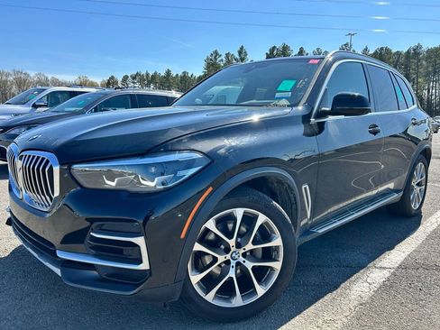 Used 2022 BMW X5 xDrive40i w/ Premium Package image 2
