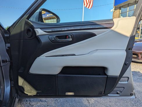 Used 2013 Lexus LS 460 AWD w/ Comfort Pkg image 31