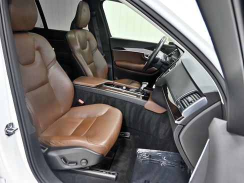 Used 2019 Volvo XC90 T6 Momentum w/ Advanced Package AWD/4WD image 28