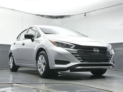 Used 2025 Nissan Versa S w/ Trunk Package FWD image 31