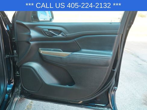 Used 2023 GMC Acadia SLE w/ Driver Convenience Package FWD image 22