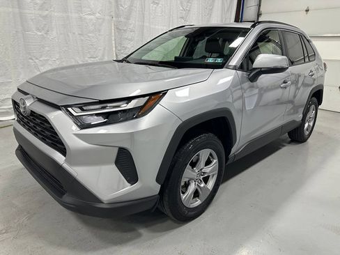 Used 2025 Toyota RAV4 XLE AWD/4WD image 3