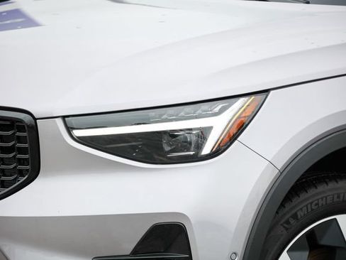 Certified 2026 Volvo XC40 B5 Plus AWD/4WD image 19