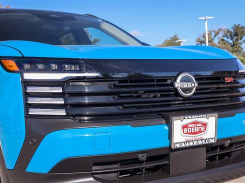 Used 2025 Nissan Kicks SR w/ SR Premium Package image 3