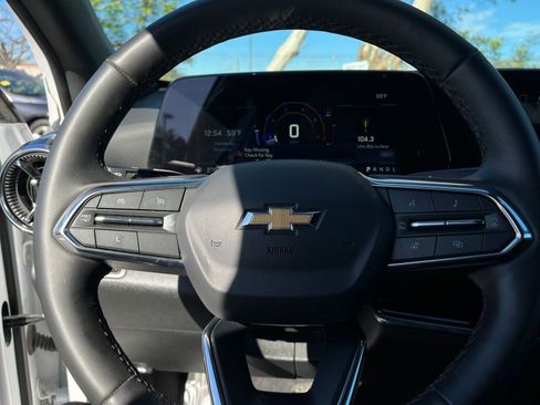 Used 2025 Chevrolet Equinox LT image 28