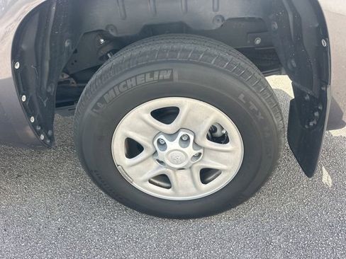 Used 2018 Toyota Tundra SR5 w/ SR5 Upgrade Package image 11
