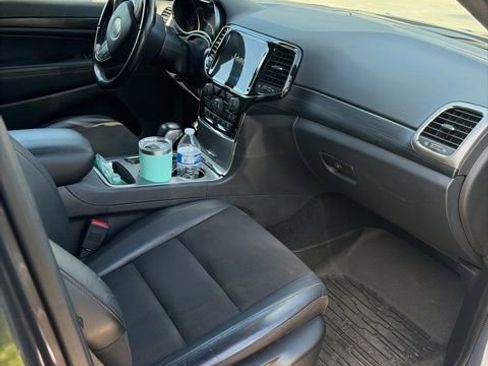 Used 2021 Jeep Grand Cherokee Laredo X AWD/4WD image 2