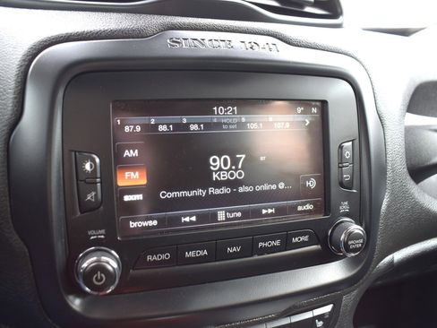 Used 2016 Jeep Renegade Trailhawk w/ Premium Trailhawk Package image 21