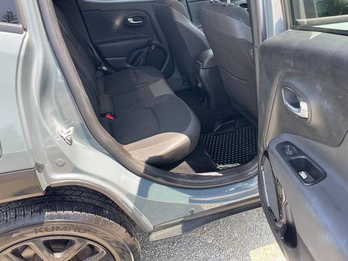 Used 2018 Jeep Renegade Altitude w/ UConnect 8.4 Nav Group AWD/4WD image 13