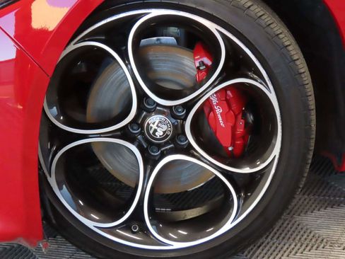 Used 2024 Alfa Romeo Giulia Veloce image 8