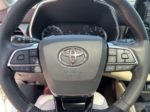 Used 2021 Toyota Highlander Limited image 12
