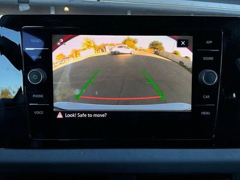 Used 2025 Volkswagen Jetta SE image 32