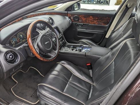 Used 2019 Jaguar XJ R-Sport image 12