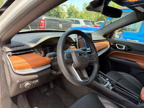 Used 2024 Jeep Compass Limited AWD/4WD image 7
