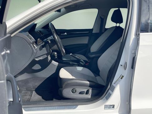 Used 2015 Volkswagen Passat 1.8T Sport image 12