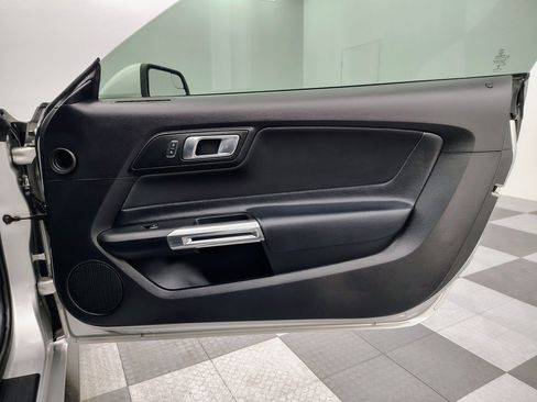 Used 2018 Ford Mustang Coupe image 22