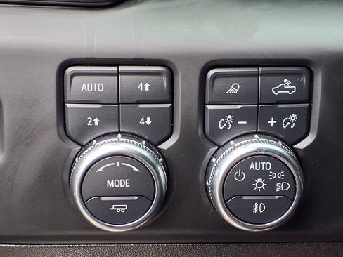 Used 2024 GMC Sierra 1500 AT4 w/ Technology Package AWD/4WD image 11
