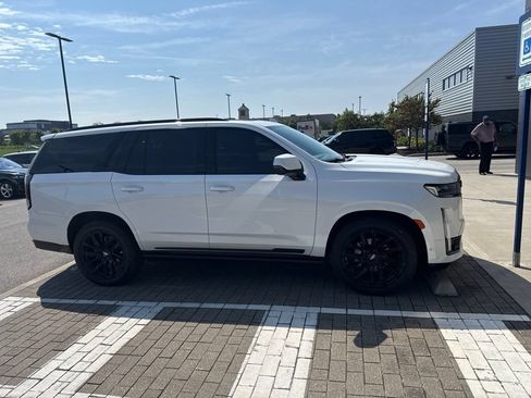Used 2024 Cadillac Escalade Sport w/ LPO, ONYX Package AWD/4WD image 4