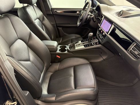 Certified 2024 Porsche Macan AWD/4WD image 26