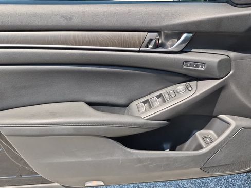Used 2020 Honda Accord Touring image 9