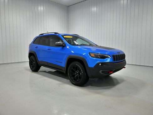 Used 2021 Jeep Cherokee Trailhawk AWD/4WD image 3