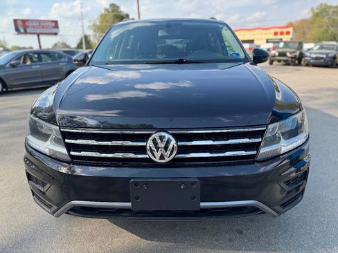 Used 2020 Volkswagen Tiguan SE image 2