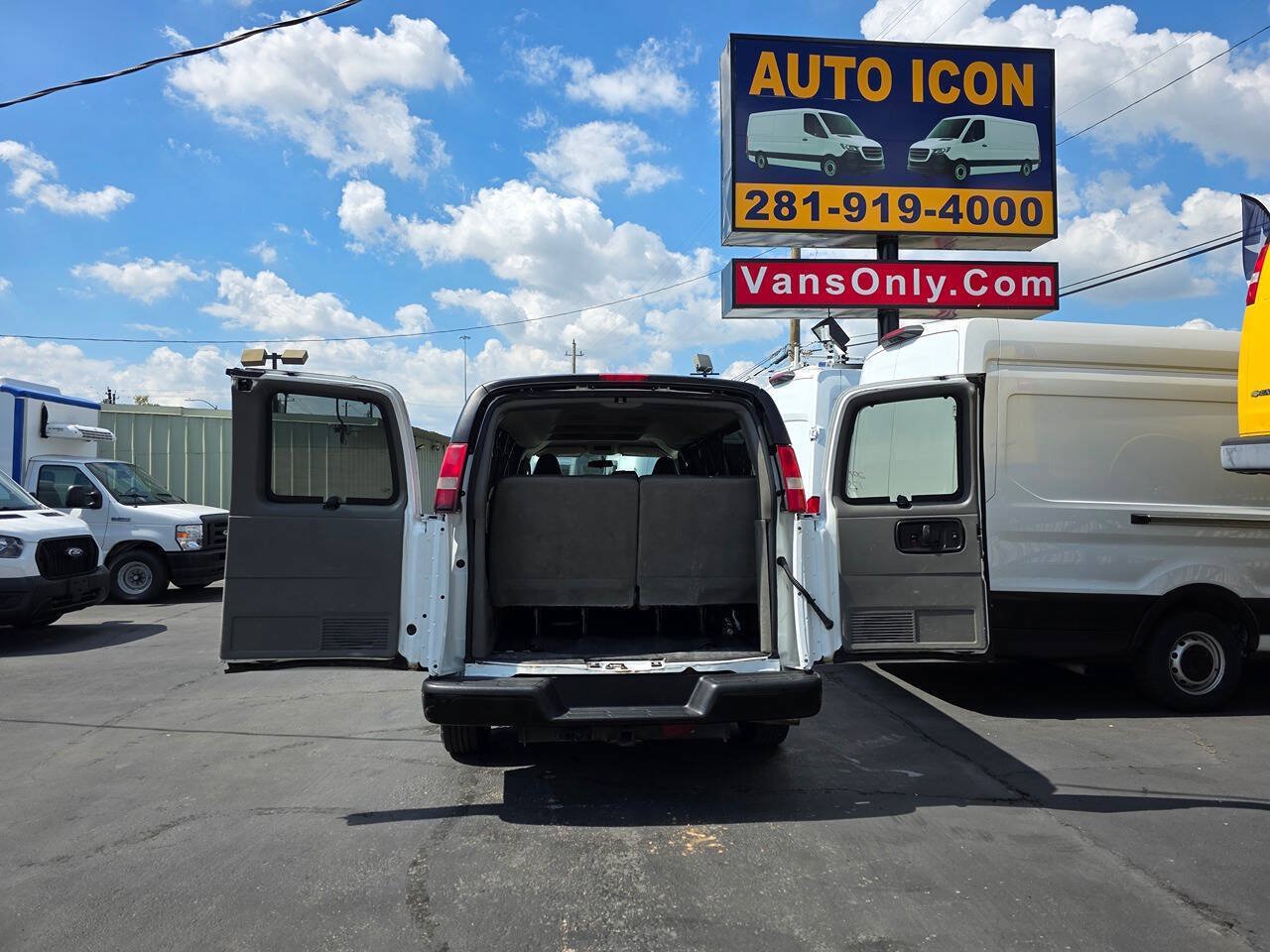 Used 2019 Chevrolet Express 3500 LS RWD image 19
