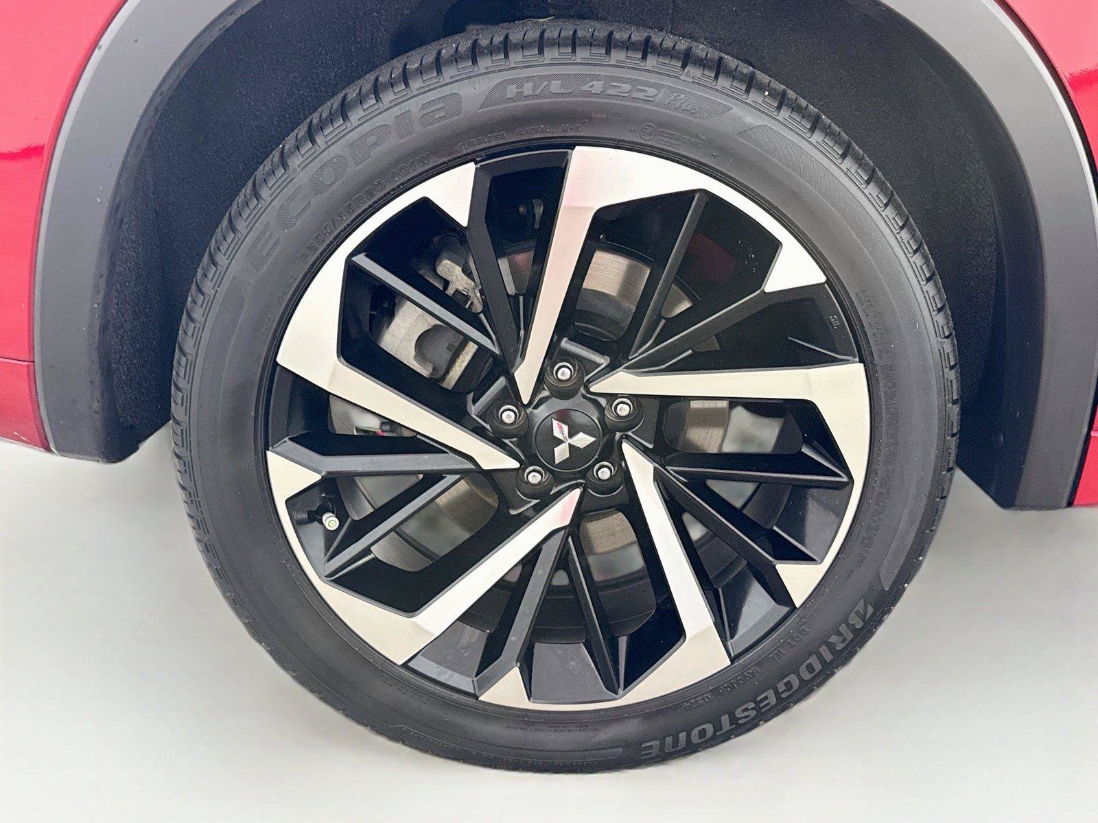 Used 2024 Mitsubishi Outlander 4WD Plug-In Hybrid image 40