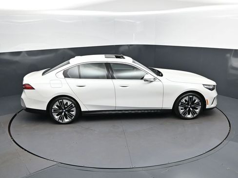 Certified 2026 BMW 530i RWD image 35