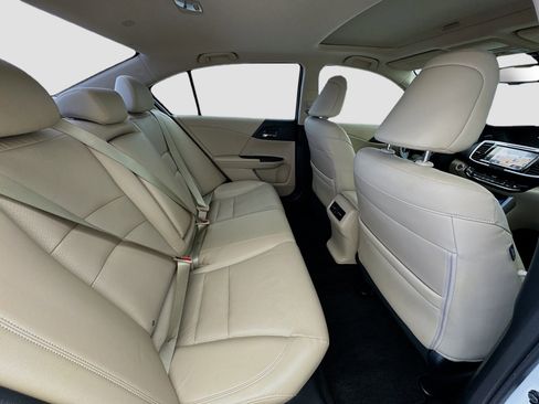 Used 2017 Honda Accord Touring image 19