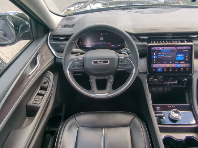 Certified 2023 Jeep Grand Cherokee Limited w/ Trailer Tow Prep Group (B) AWD/4WD image 18