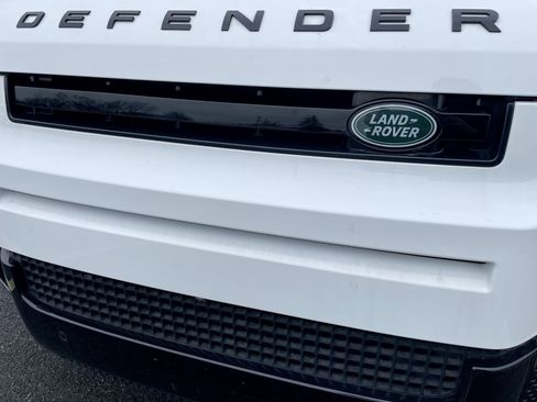 Used 2024 Land Rover Defender 110 X-Dynamic SE image 33