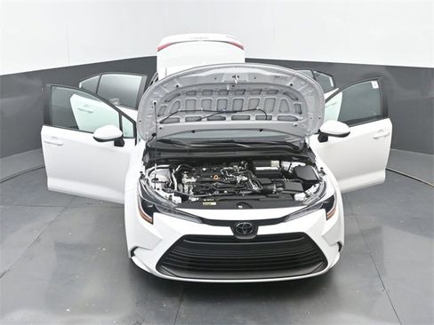 Used 2025 Toyota Corolla LE image 33