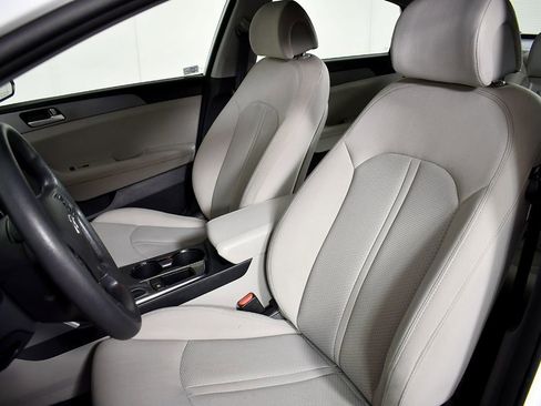 Used 2015 Hyundai Sonata SE image 18