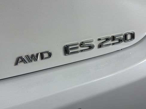 Used 2023 Lexus ES 250 w/ Accessory Package (Z1) image 20