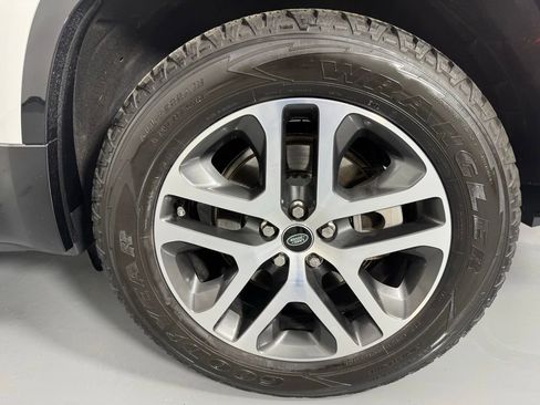 Used 2023 Land Rover Defender 130 SE AWD/4WD image 25