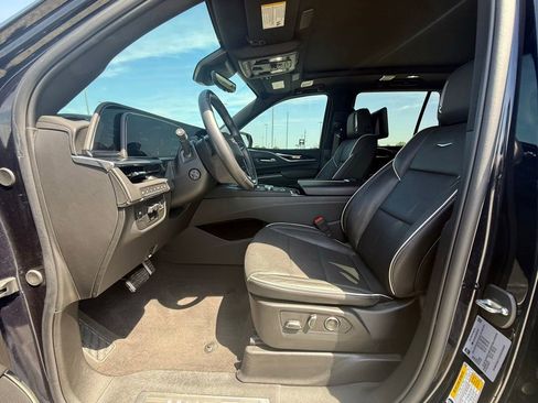 Certified 2024 Cadillac Escalade Sport w/ LPO, ONYX Package AWD/4WD image 29