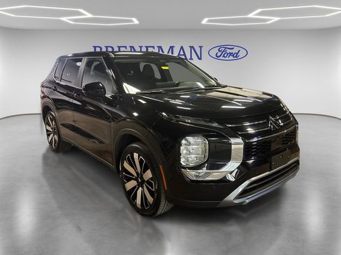 Used 2025 Mitsubishi Outlander SE AWD/4WD image 3