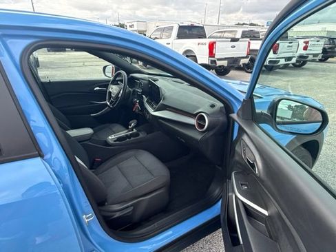 Used 2024 Chevrolet Trax RS FWD image 19