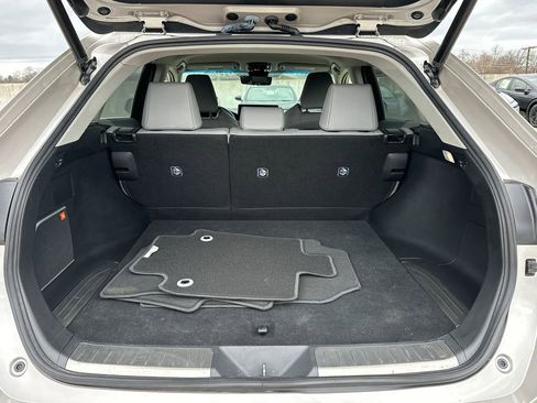 Used 2022 Toyota Venza Limited image 6