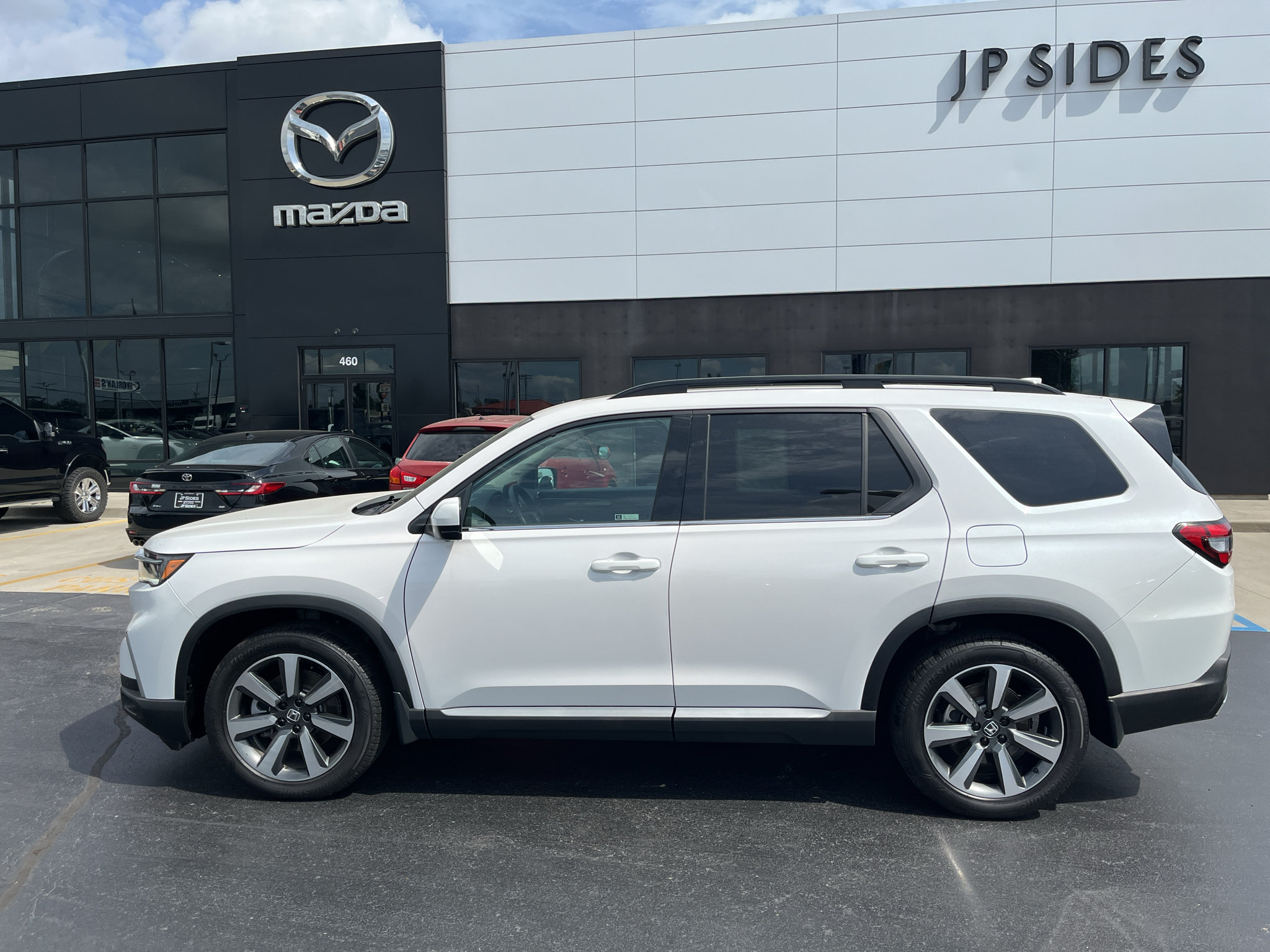 Used 2024 Honda Pilot Elite image 2