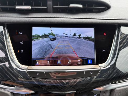 Used 2025 Cadillac XT6 Premium Luxury w/ Technology Package AWD/4WD image 19