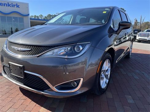 Used 2018 Chrysler Pacifica Touring Plus image 1