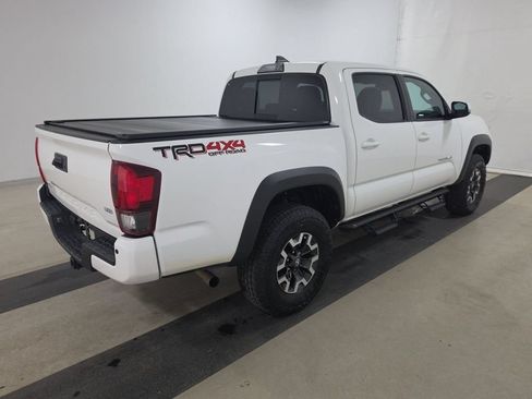 Used 2019 Toyota Tacoma TRD Off-Road AWD/4WD image 4