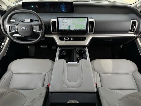 Certified 2025 Ford Expedition Active image 10